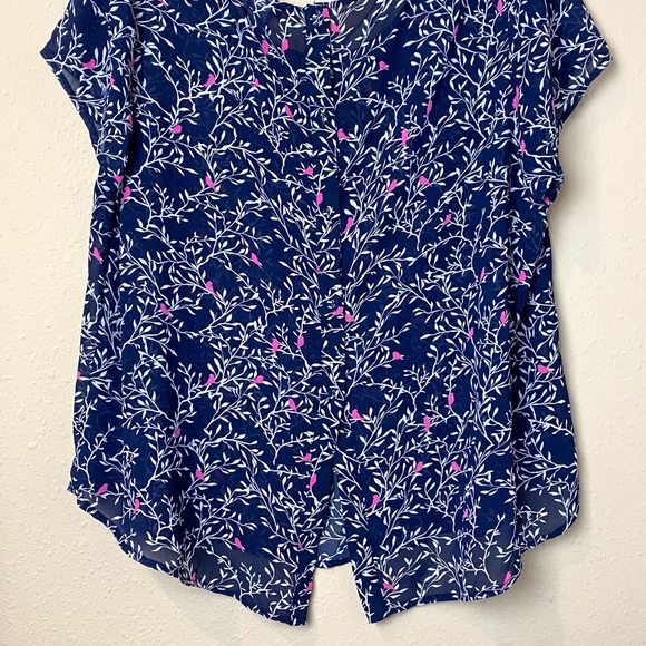 ‼️SOLD‼️ Torrid Sheer Blouse Cap Sleeve in Navy w/ White Vines & Pink Birds - Picture 5 of 10